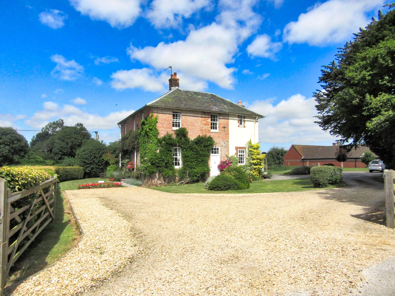 B&B In Warminster | 3 Bedrooms | En-suite - Home Farm Warminster